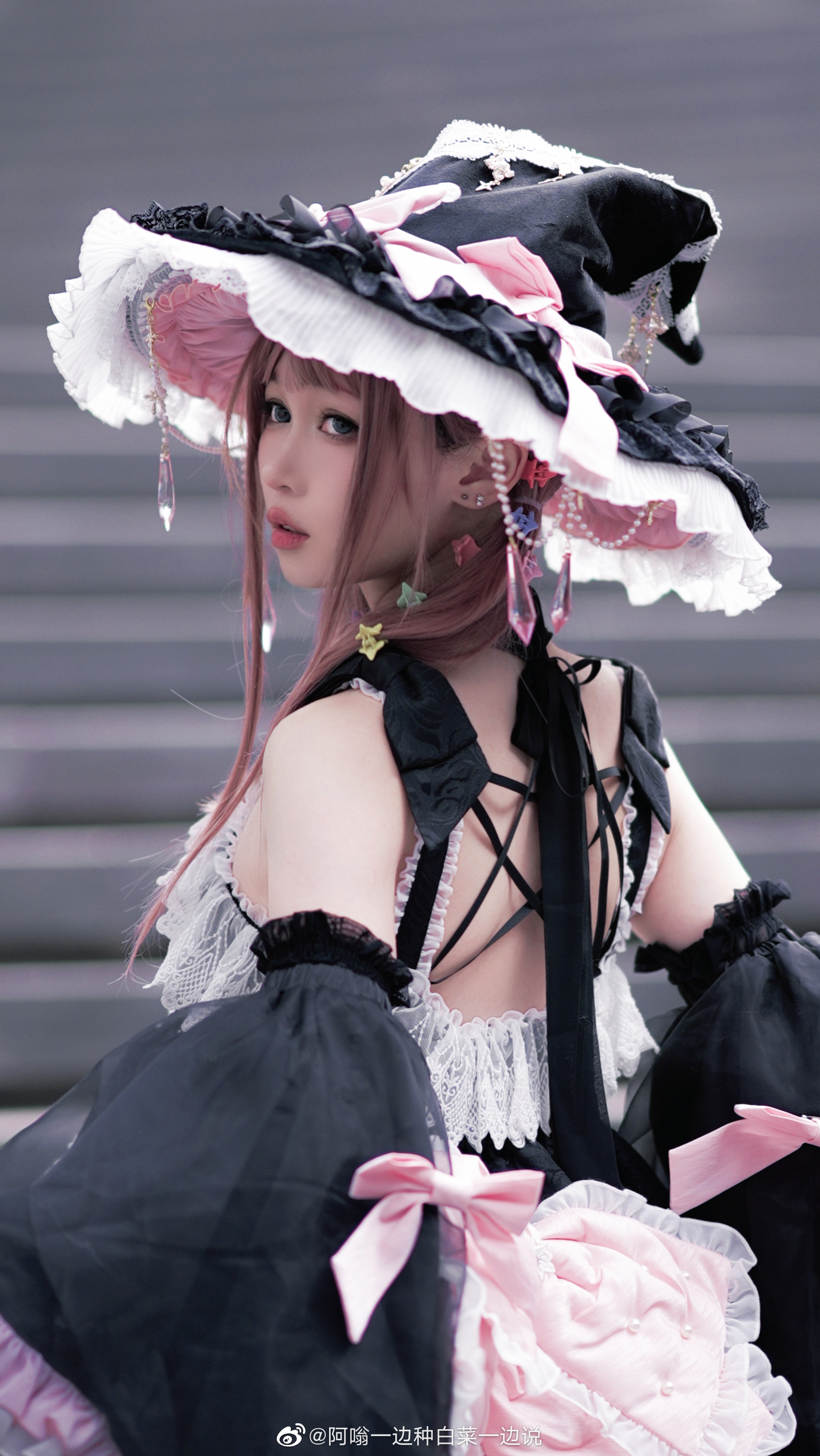 刚来到城市的 小小的 见习魔女.@阿嗡一边种白菜一边说 LOLITA-第5张