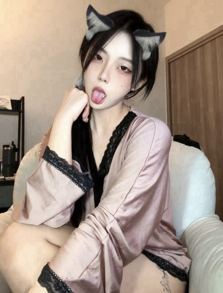 【更新】抖音烧肉小野猫(多肉小野猫)微密圈合集【395P 355V】-爱坤君